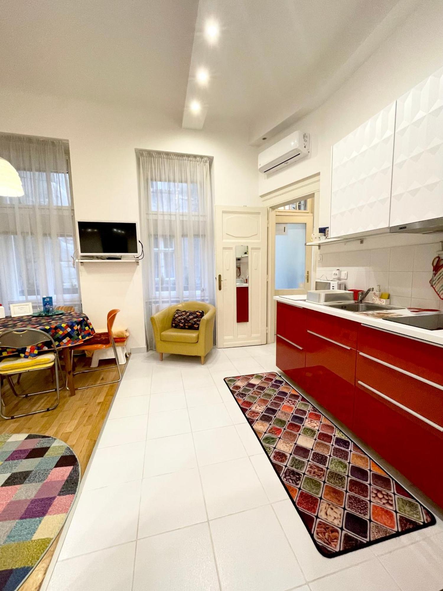 Rainbow Pearl Apartment At St Stephen' S Basilica Budapest Exterior photo