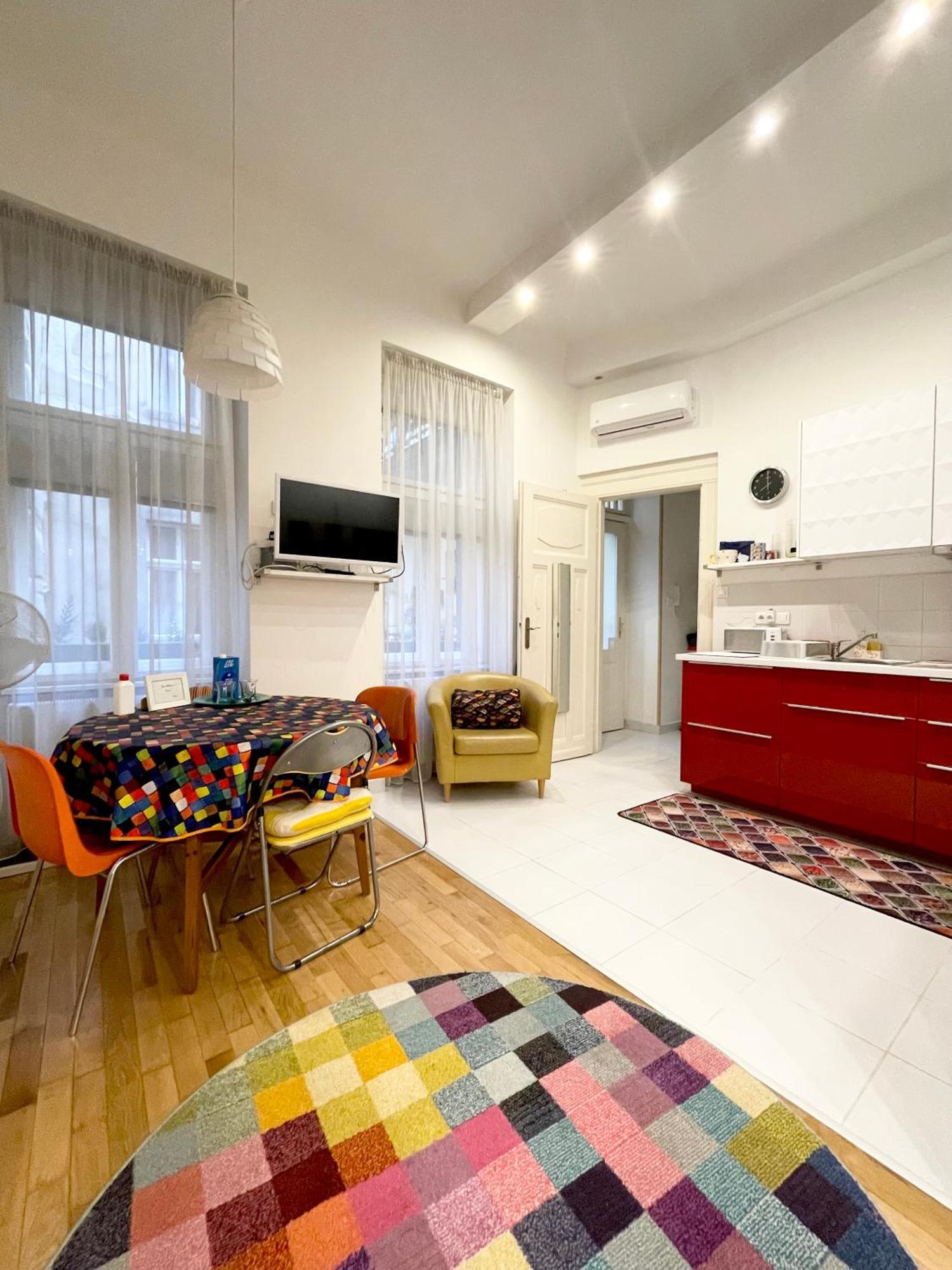 Rainbow Pearl Apartment At St Stephen' S Basilica Budapest Exterior photo