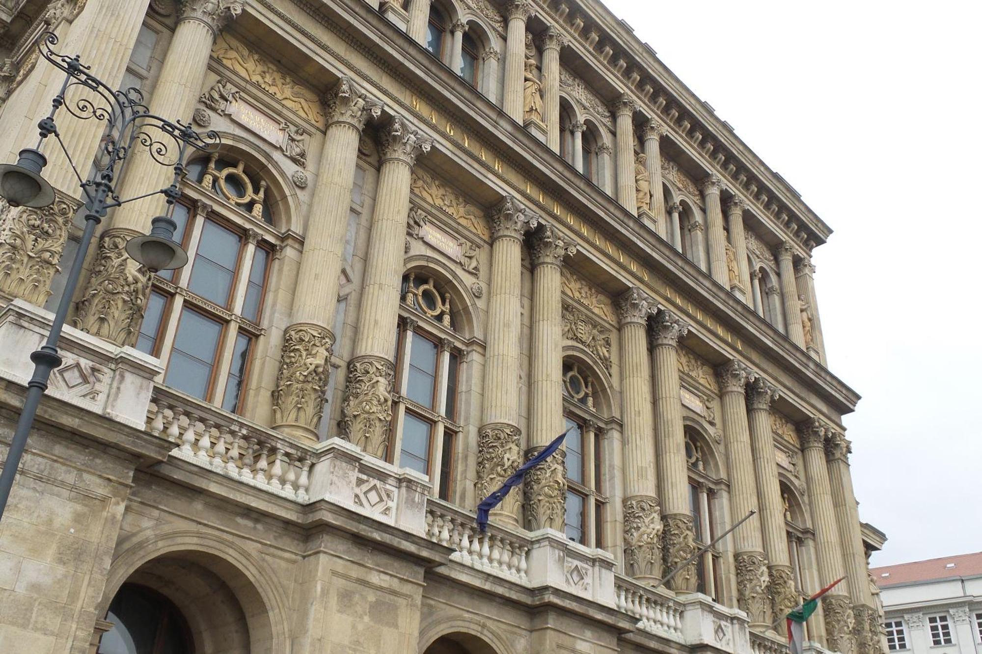 Rainbow Pearl Apartment At St Stephen' S Basilica Budapest Exterior photo